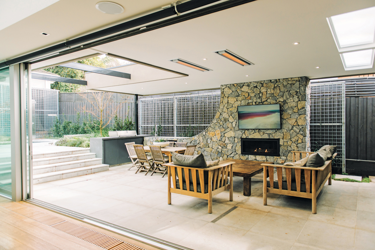 Integrating Outdoor Elements: Blurring Interior and Exterior Boundaries in Luxury Homes