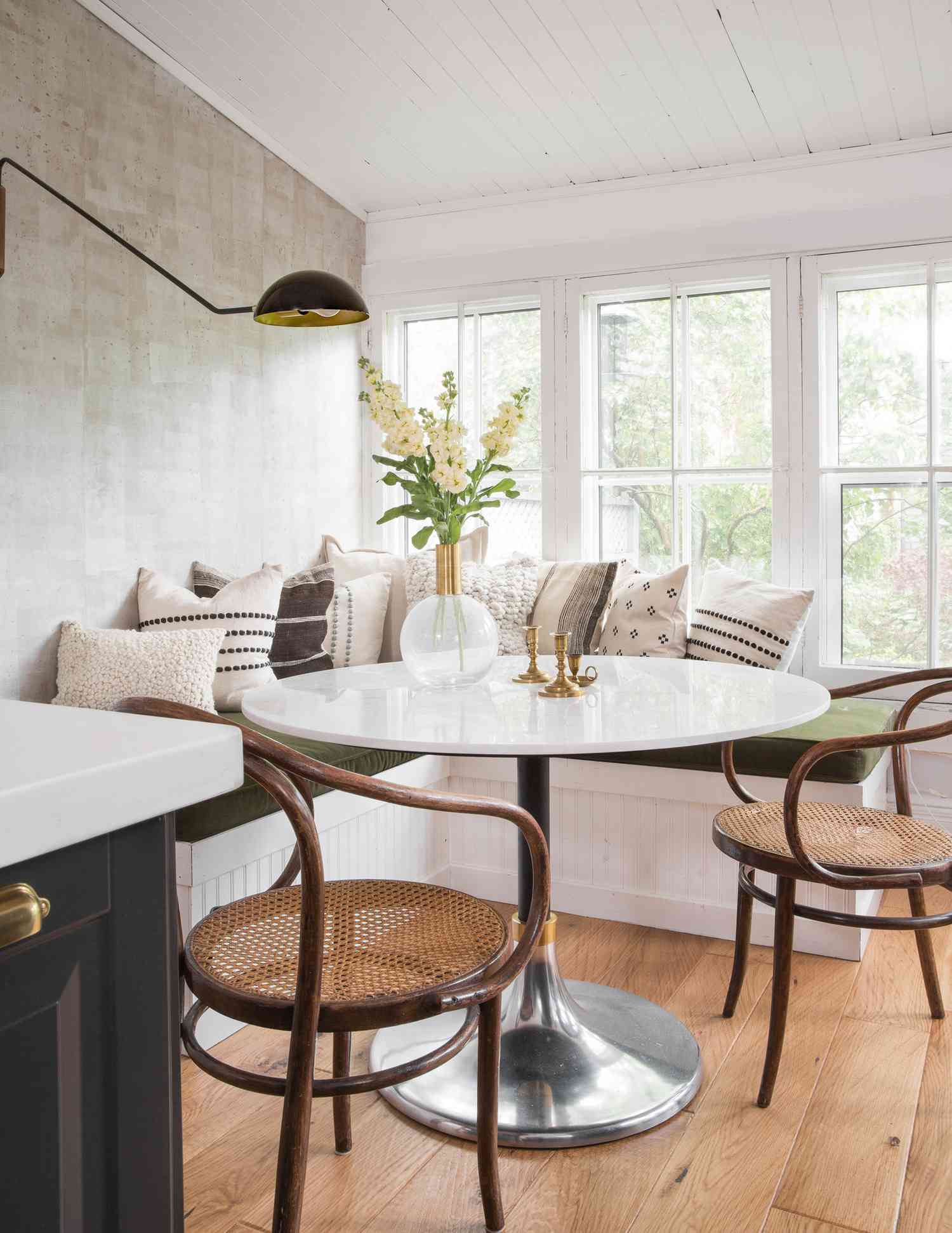 Dining Spaces That Encourage Longer Conversations and Better Living